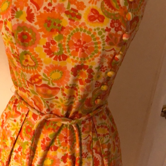 Vintage Dress with Bold Colors - Picture 4 of 7
